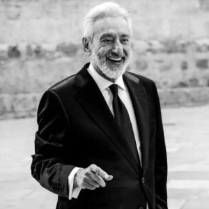 اهنگ برای خواب معصومانه ی عشق کمک کن بستری از گل بسازیم